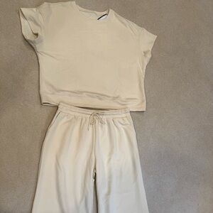 Cream Textured Everyday Set